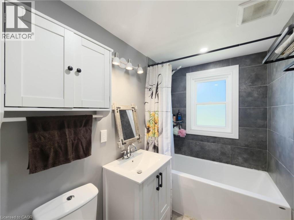 4 BAYGROVE Line - Image 32