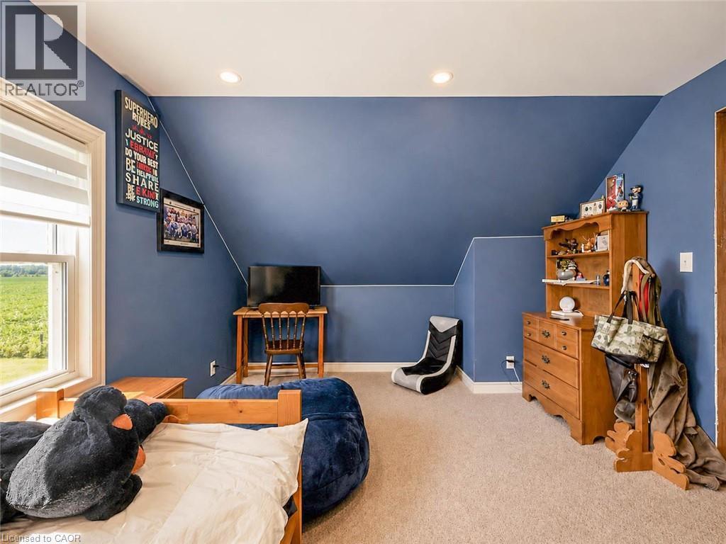 4 BAYGROVE Line - Image 39