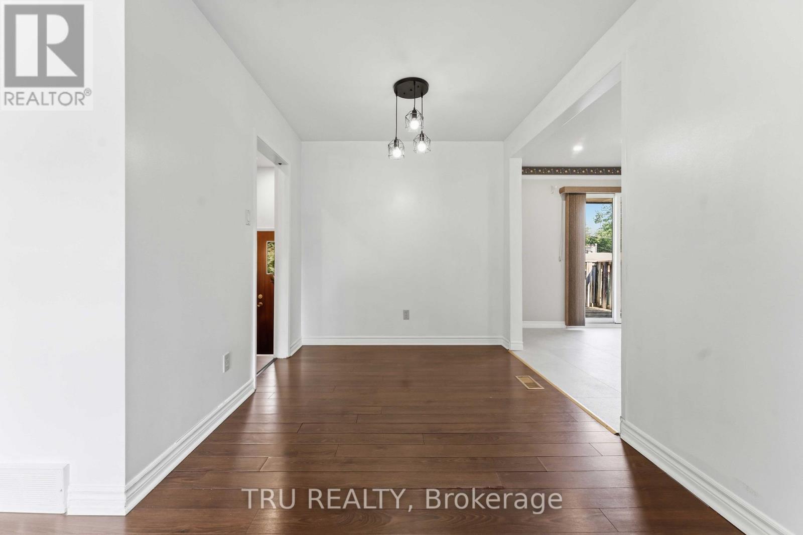 19 ELLERY CRESCENT - 11