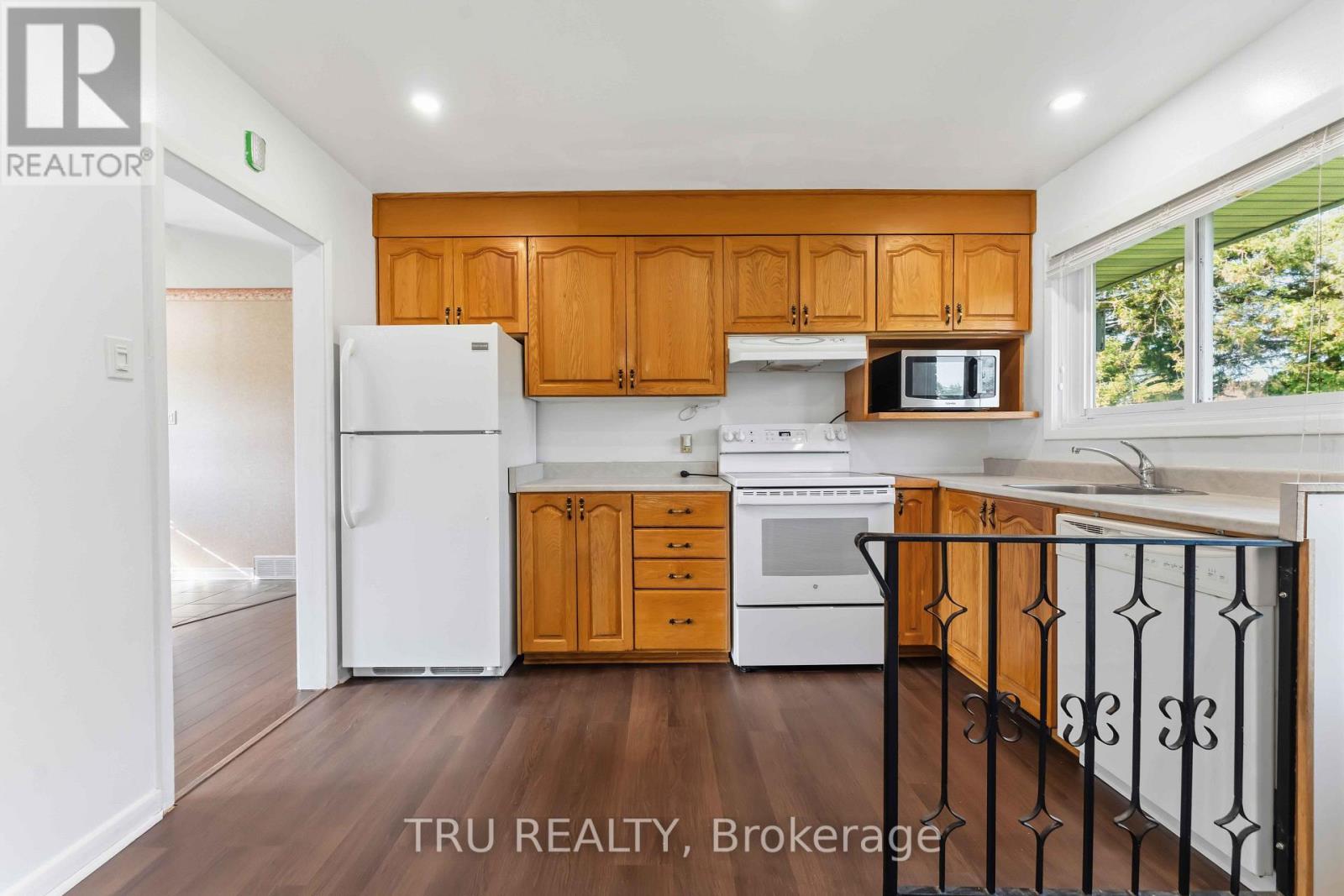 19 ELLERY CRESCENT - 19