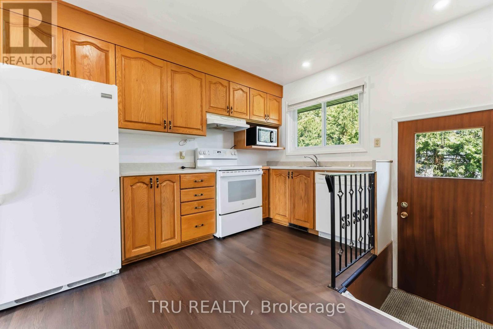 19 ELLERY CRESCENT - 20