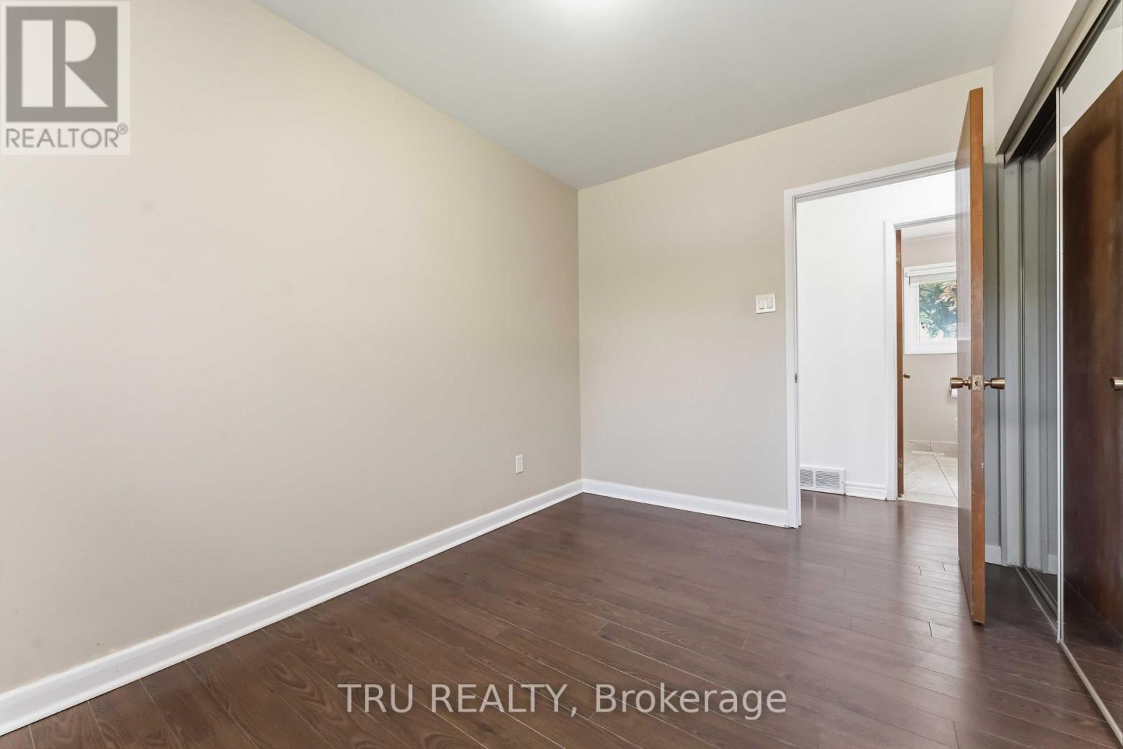 19 ELLERY CRESCENT - 24