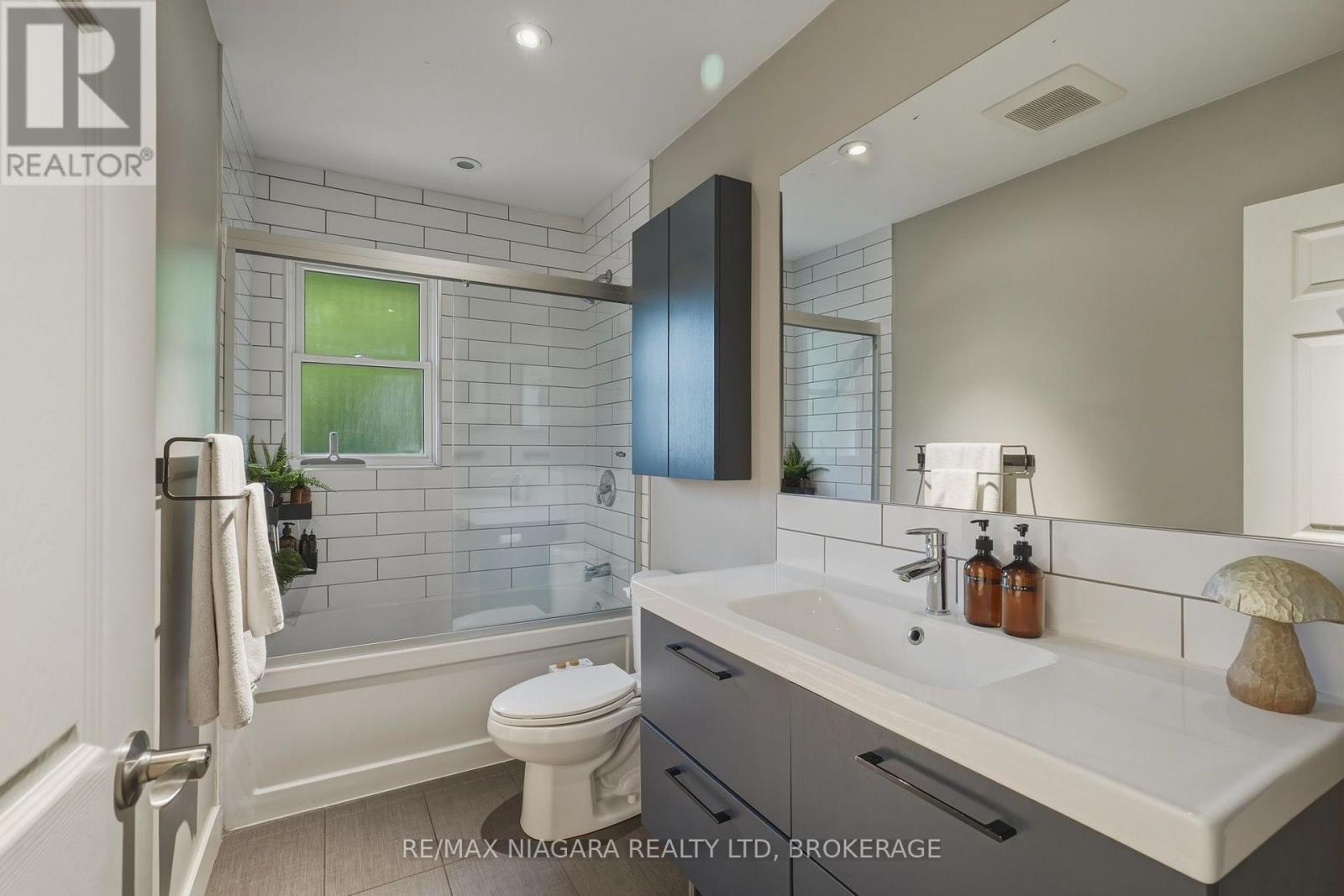 9 YOUNGBLUT AVENUE - 23
