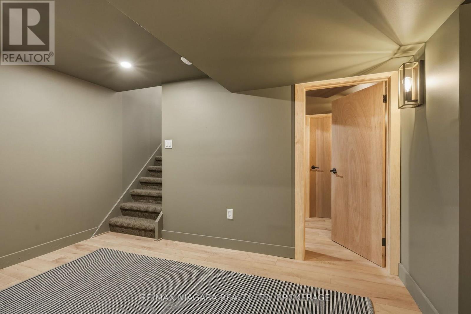 9 YOUNGBLUT AVENUE - 31