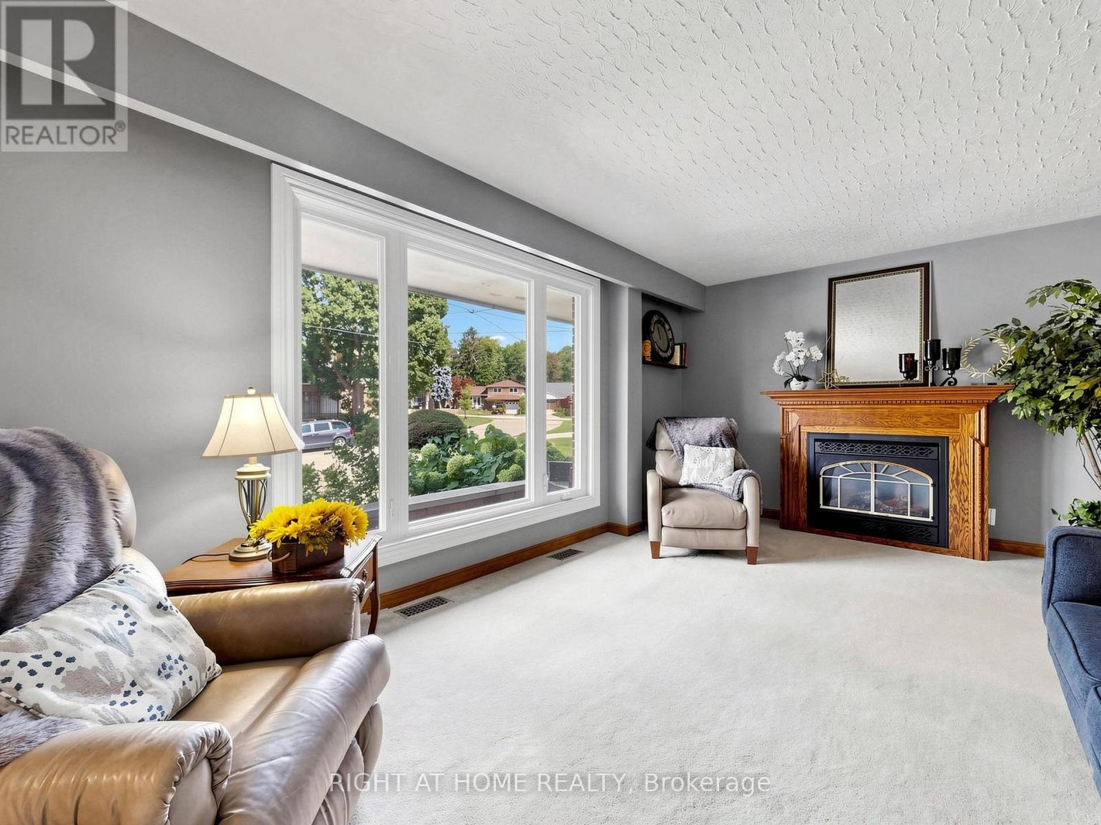 479 BERNHARD CRESCENT - 3