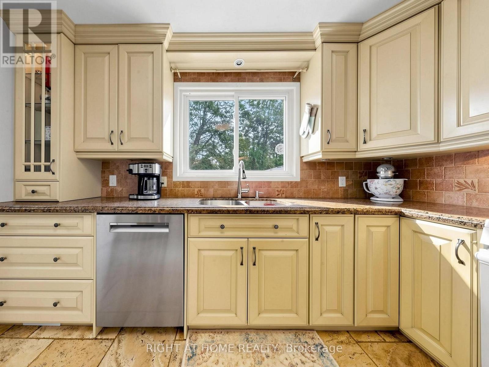 479 BERNHARD CRESCENT - Image 5