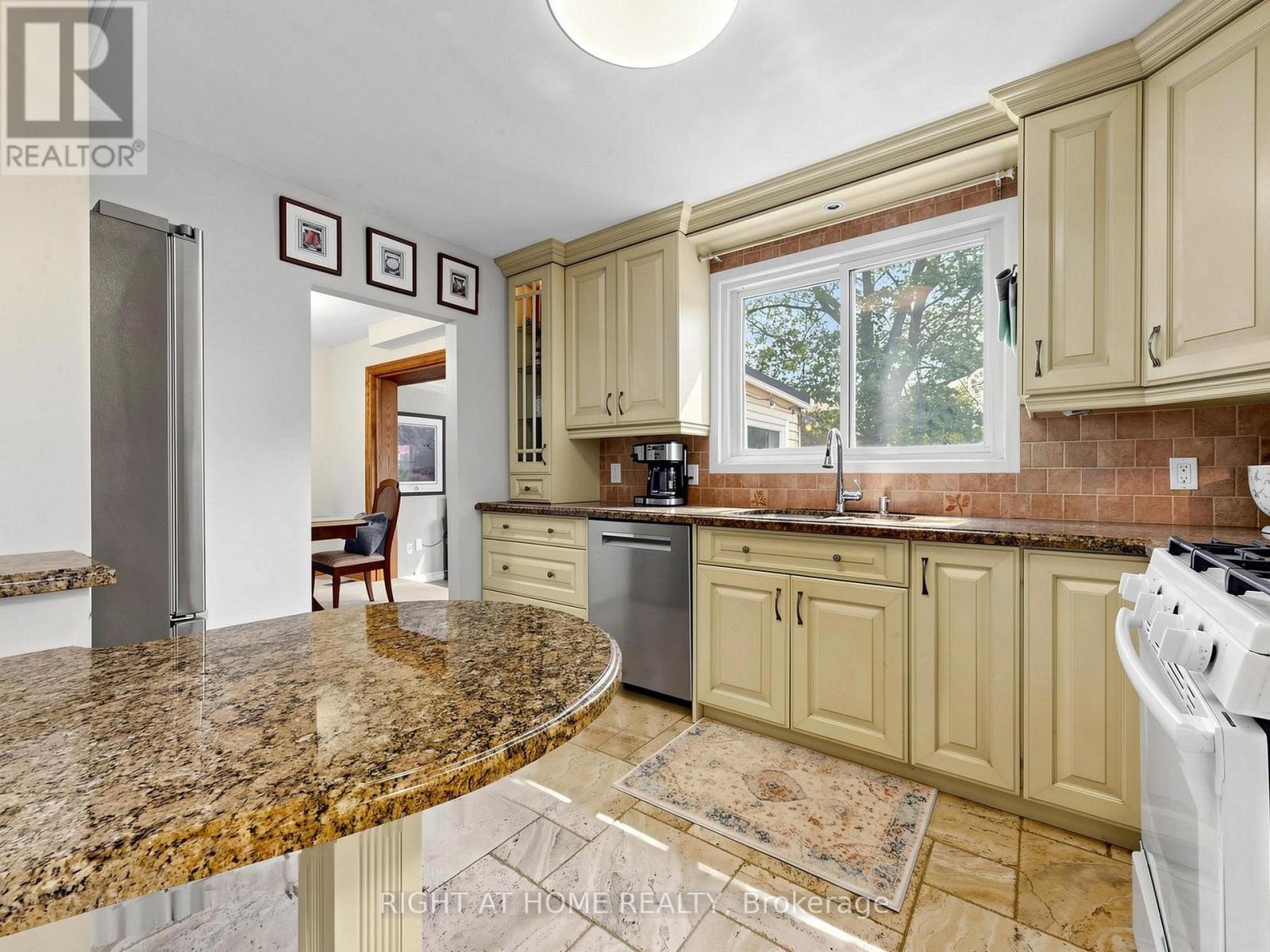 479 BERNHARD CRESCENT - 6