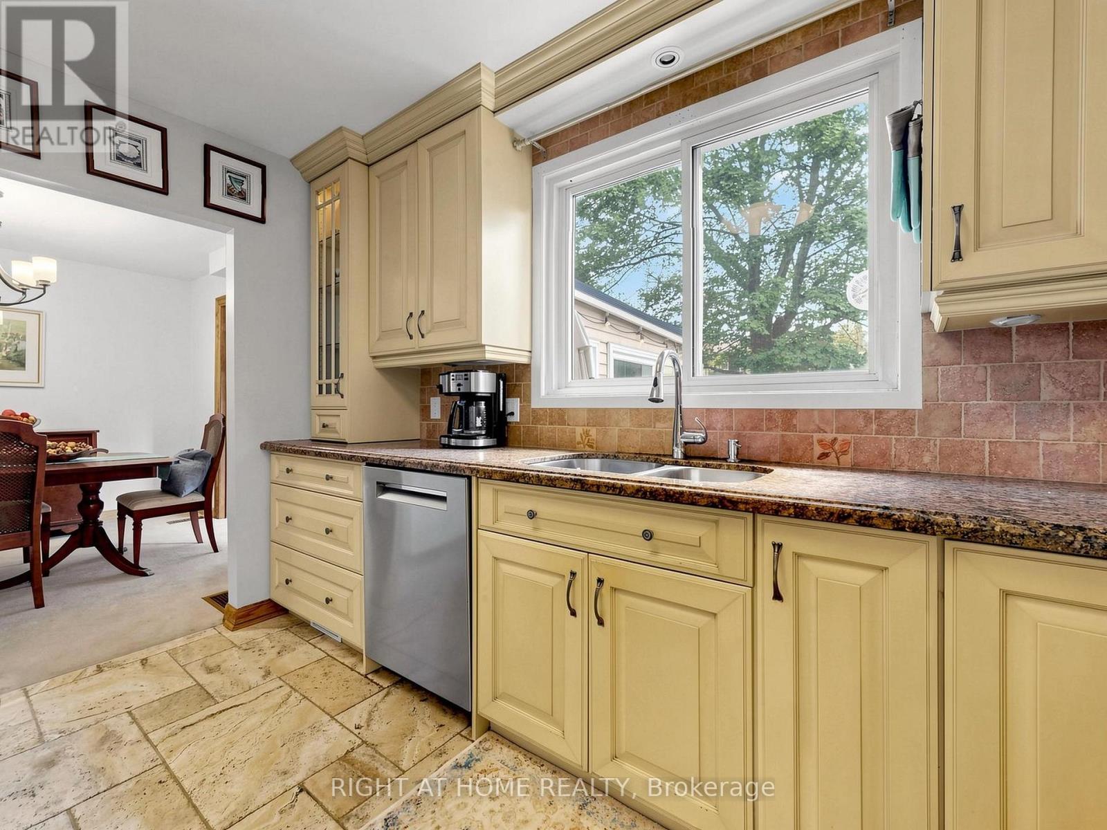 479 BERNHARD CRESCENT - Image 8