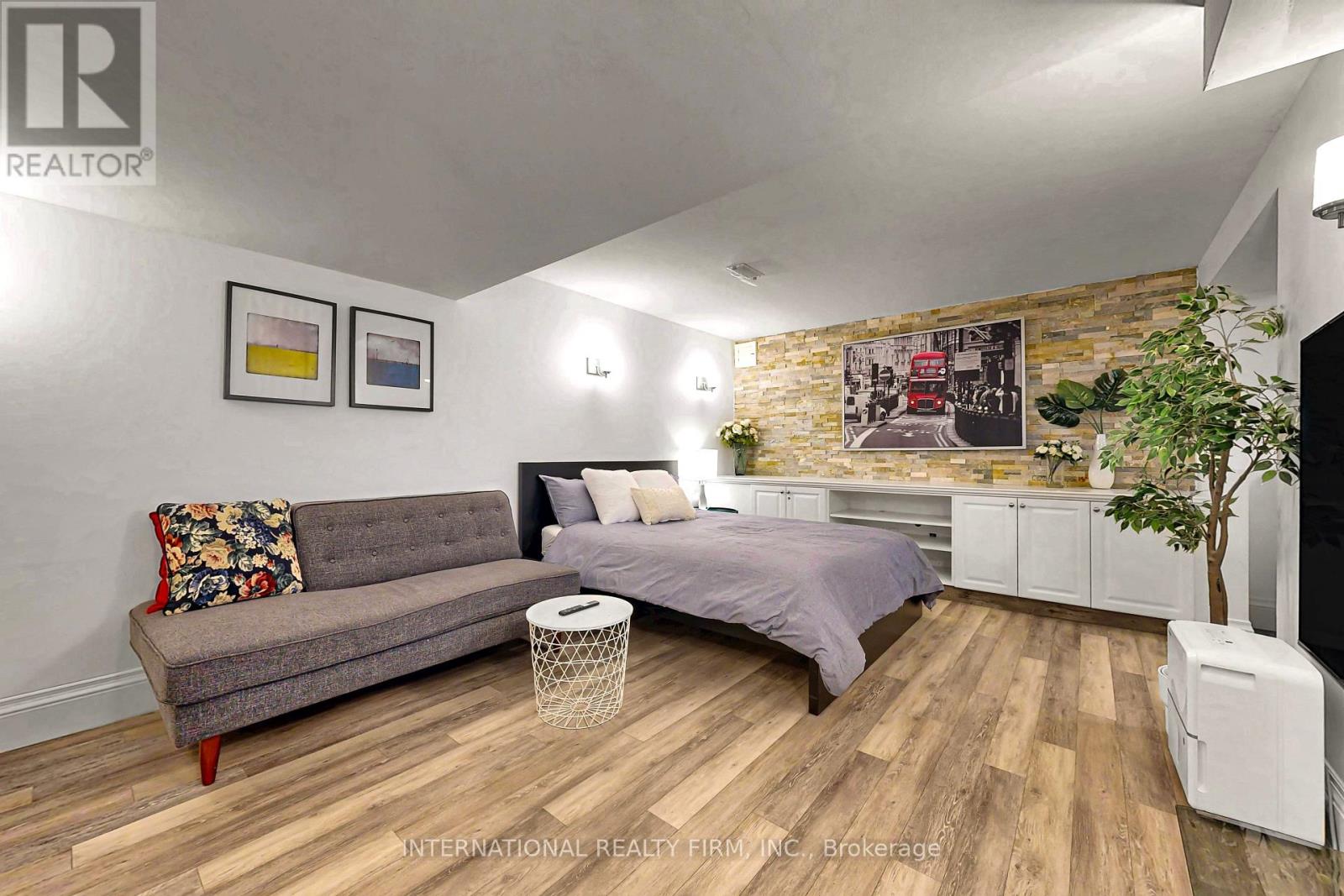 1594 SUNNYCOVE DRIVE - 36