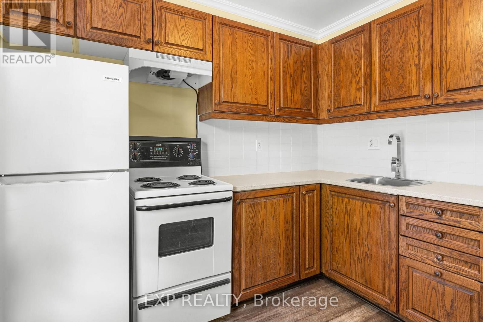 156 PARK ROW S - Image 29