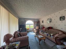 Family room - 402 Buchanon Avenue, Dauphin, MB R7N2J1 Photo 6