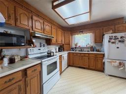 Storage - 402 Buchanon Avenue, Dauphin, MB R7N2J1 Photo 10