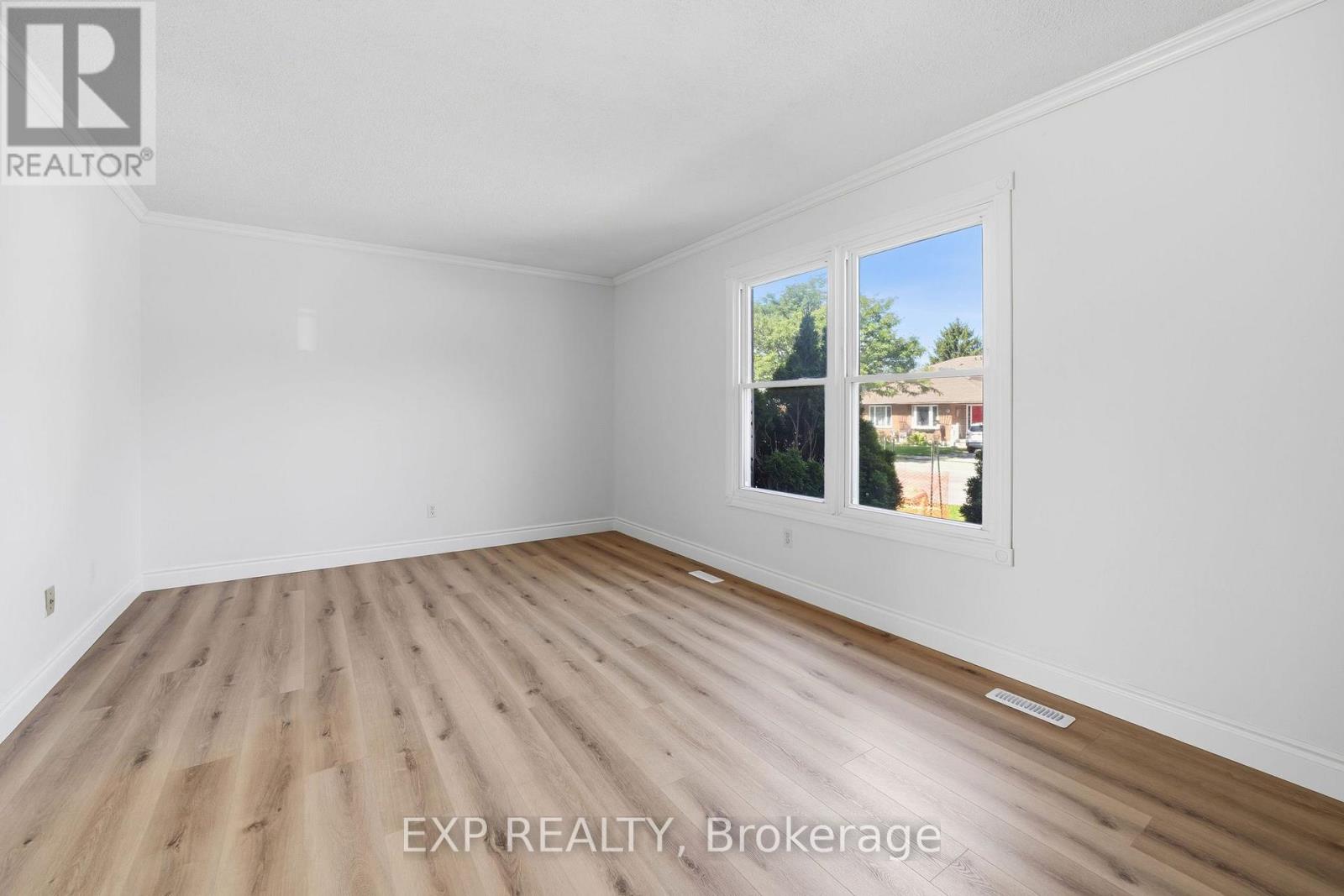 746 HOMEVIEW ROAD - 10