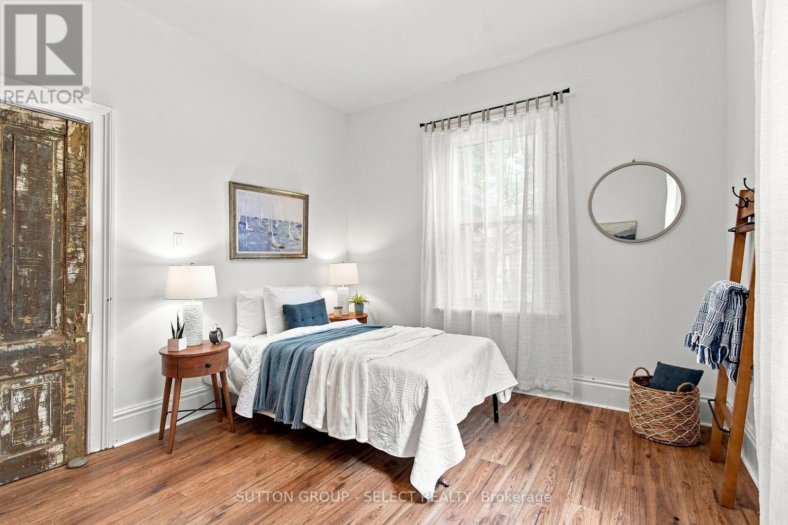 563 ONTARIO STREET - 17