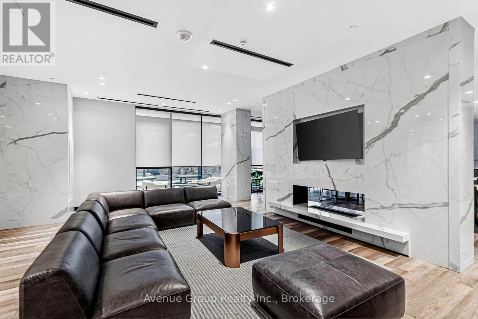 #616 8 TIPPETT ROAD - Image 33