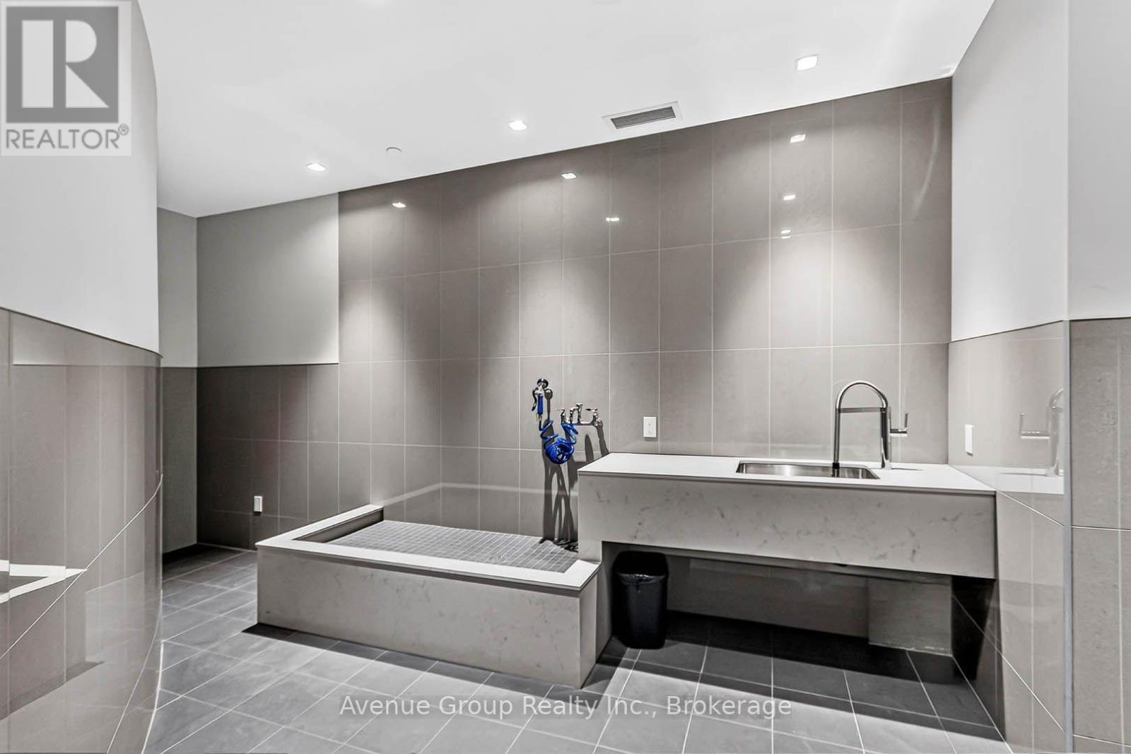 #616 8 TIPPETT ROAD - Image 37