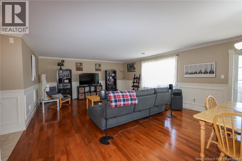 #2B 44 Brown Boulevard - Image 7