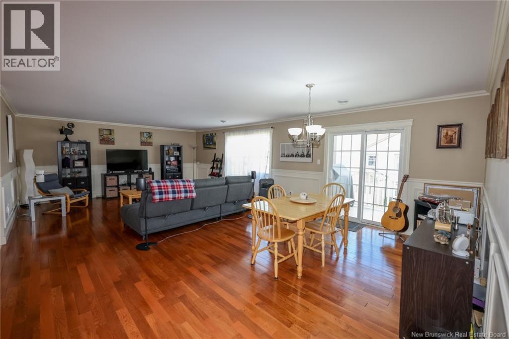 #2B 44 Brown Boulevard - Image 10