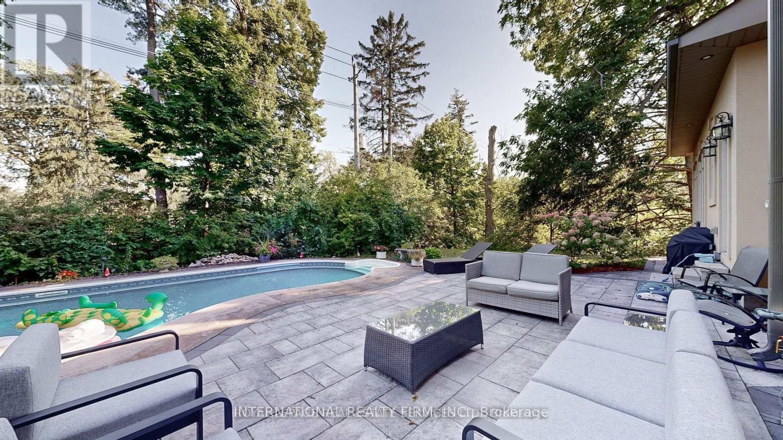 1286 CAMBRIDGE DRIVE - 23