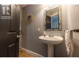 5pc Ensuite bath - 17917 Highway 2, Fenwick, NS B0L1C0 Photo 9
