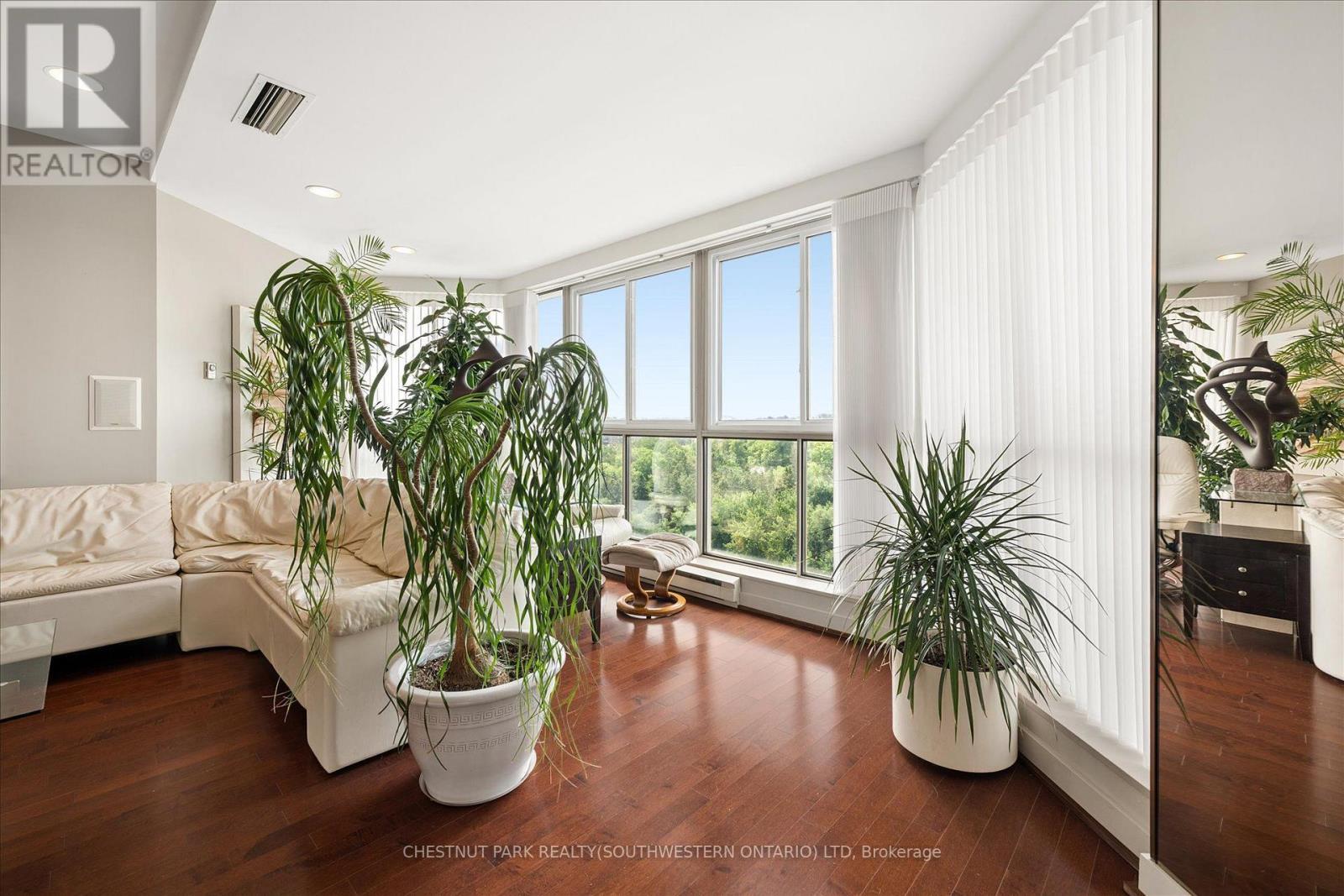 #PH9 265 WESTCOURT PLACE - Image 11
