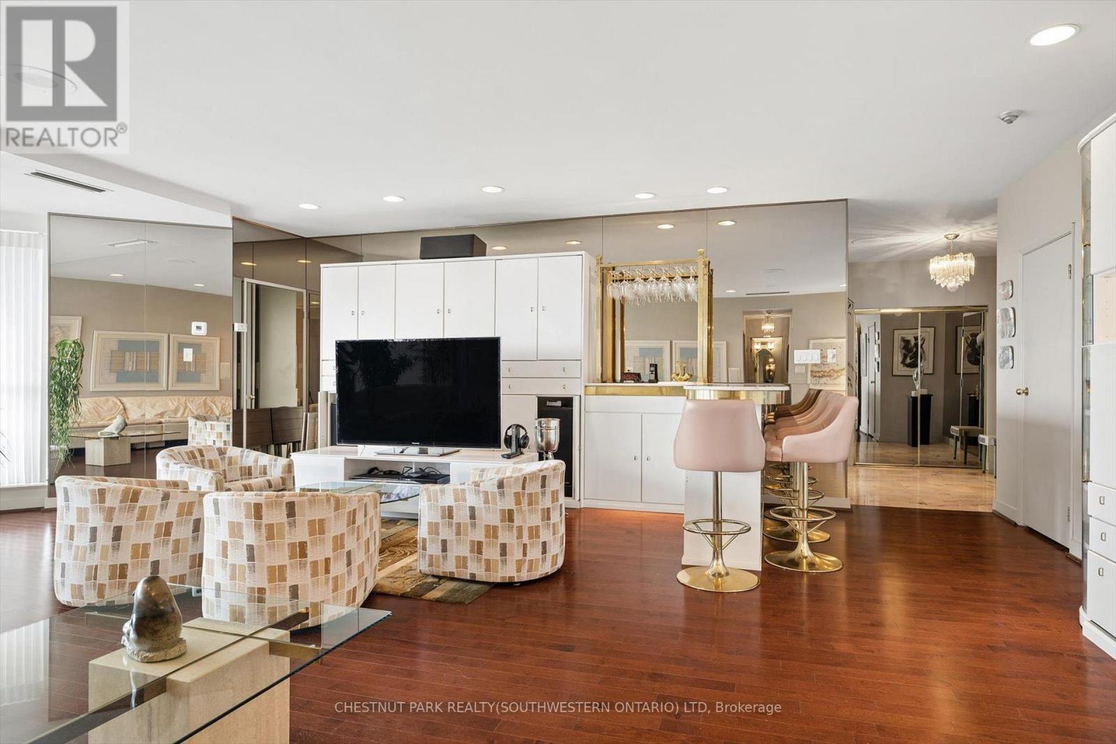 #PH9 265 WESTCOURT PLACE - Image 12