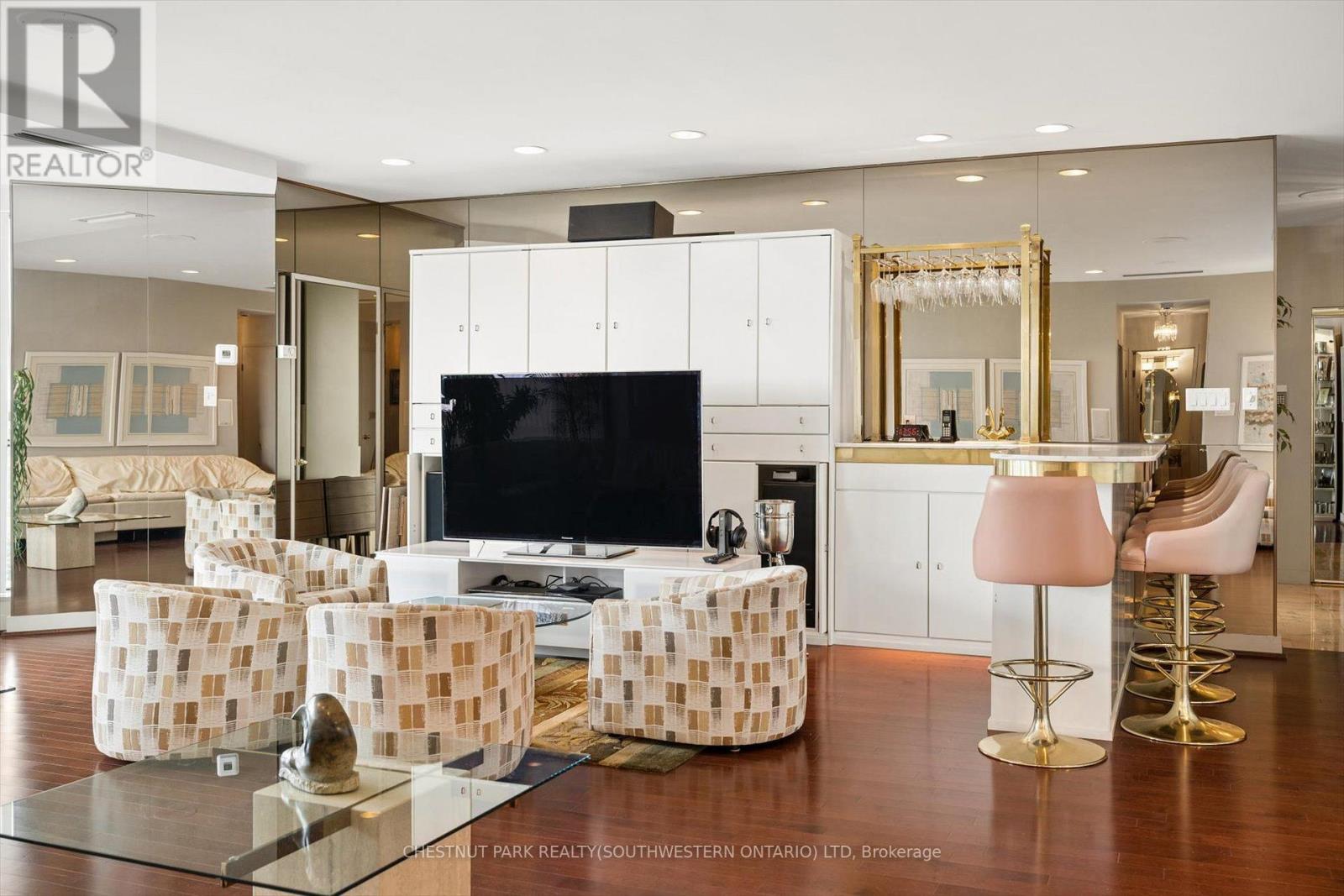 #PH9 265 WESTCOURT PLACE - Image 13