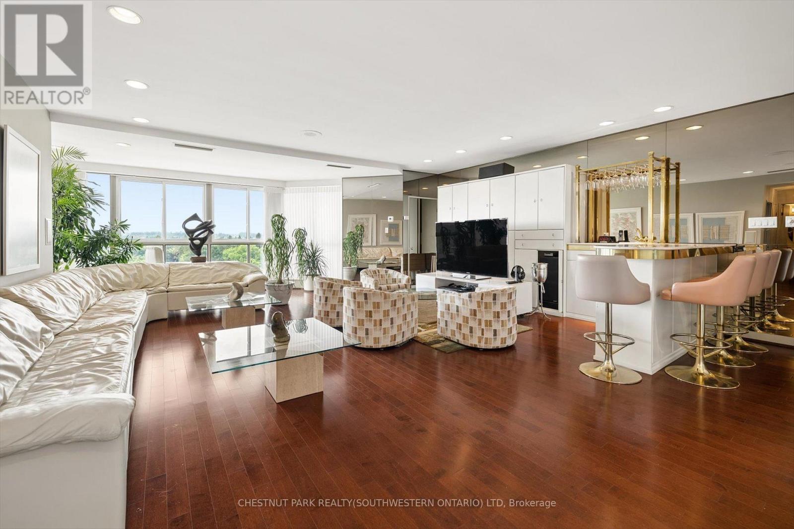 #PH9 265 WESTCOURT PLACE - Image 14
