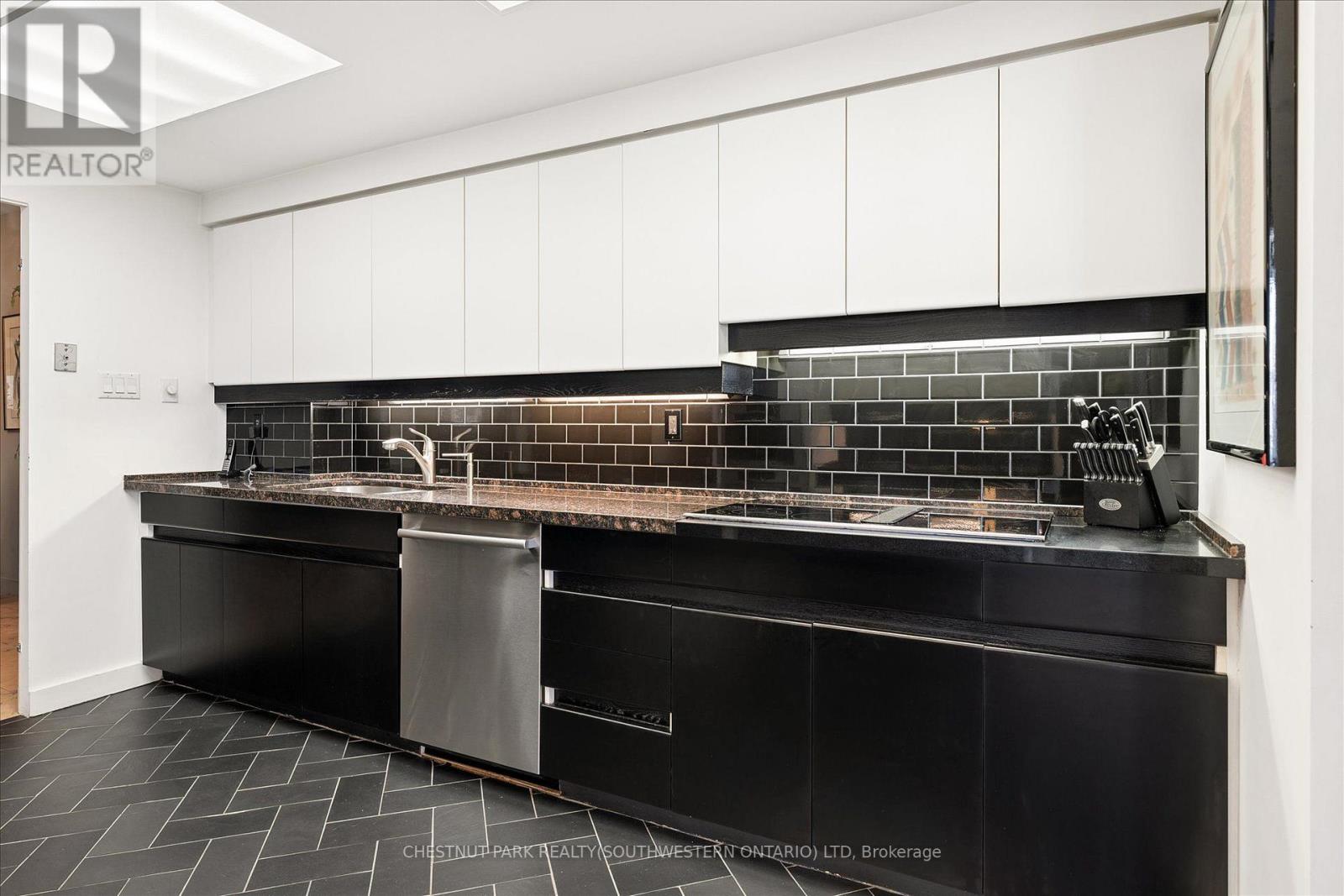 #PH9 265 WESTCOURT PLACE - Image 20