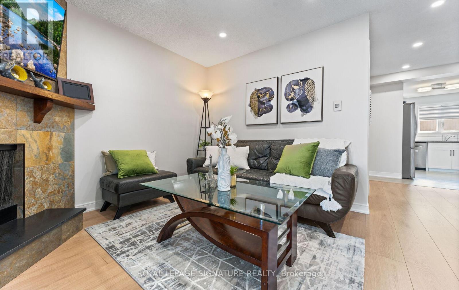 #91 270 TIMBERBANK BOULEVARD - 18