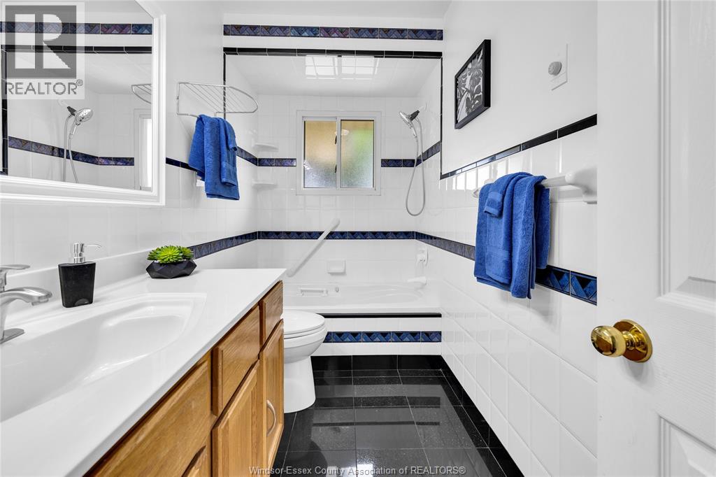 465 CHRISTOPHER - Image 12
