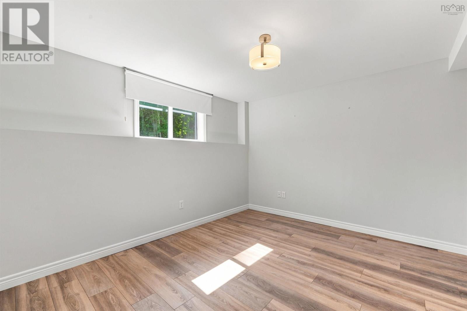 77 Holyrood Close - Image 35