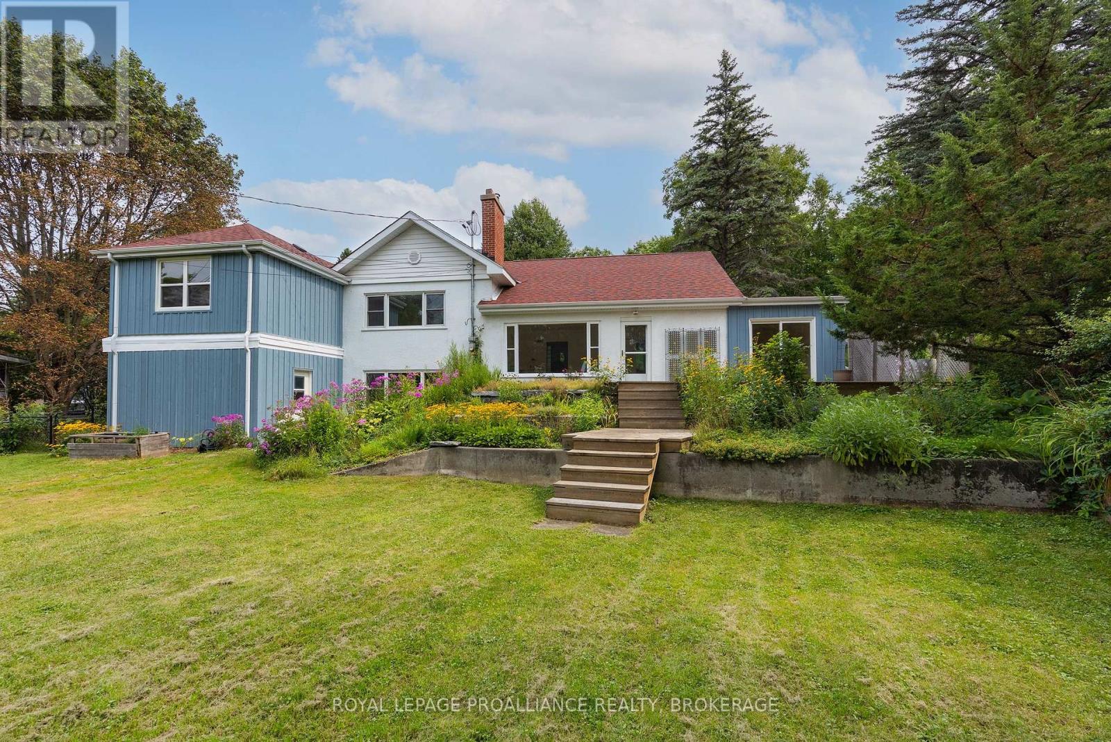 6 GRENVILLE CRESCENT - 12