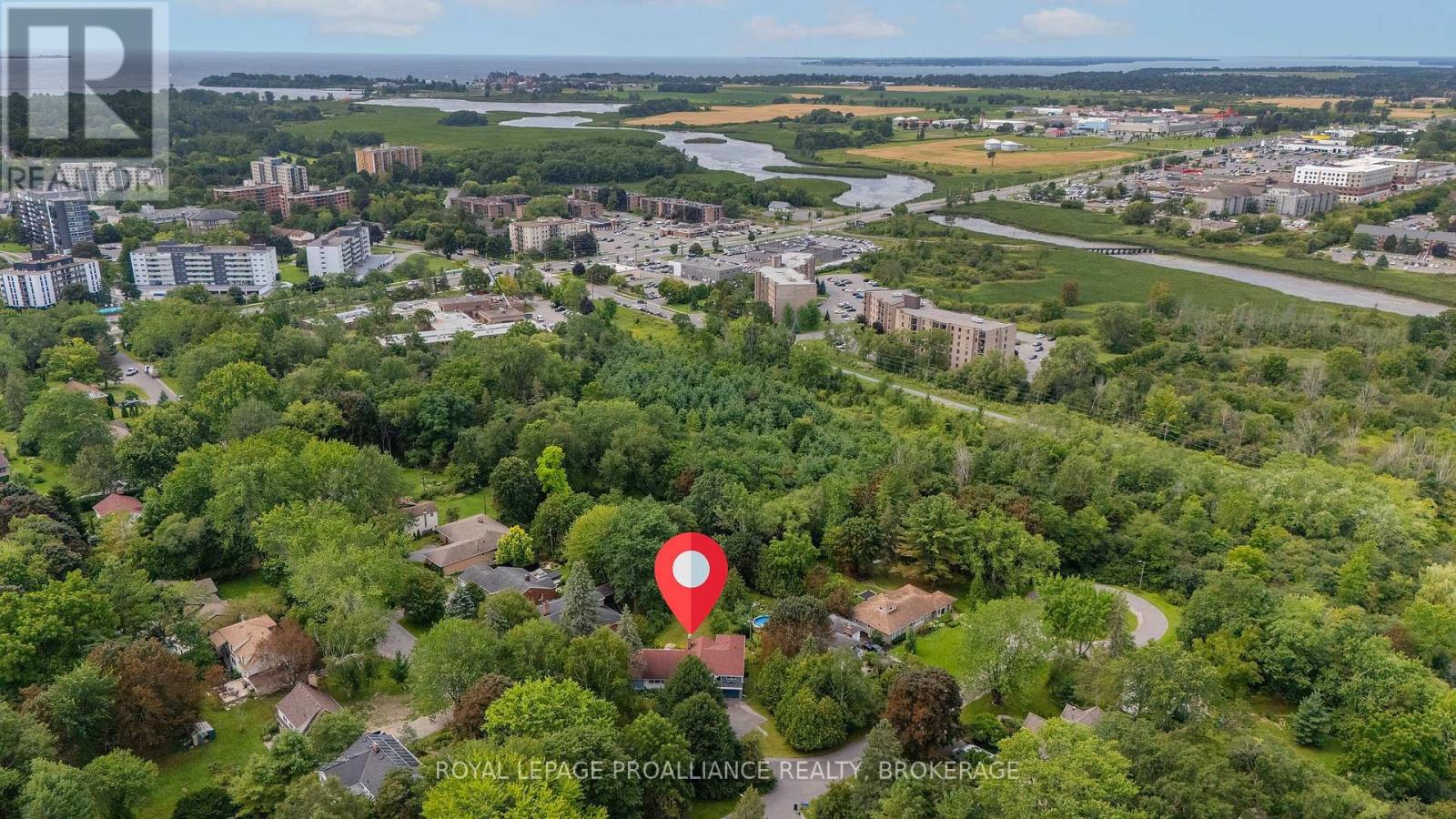 6 GRENVILLE CRESCENT - 2