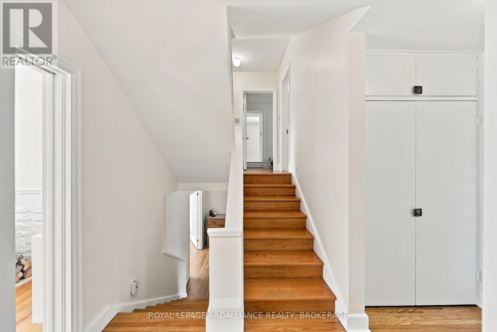 6 GRENVILLE CRESCENT - 20