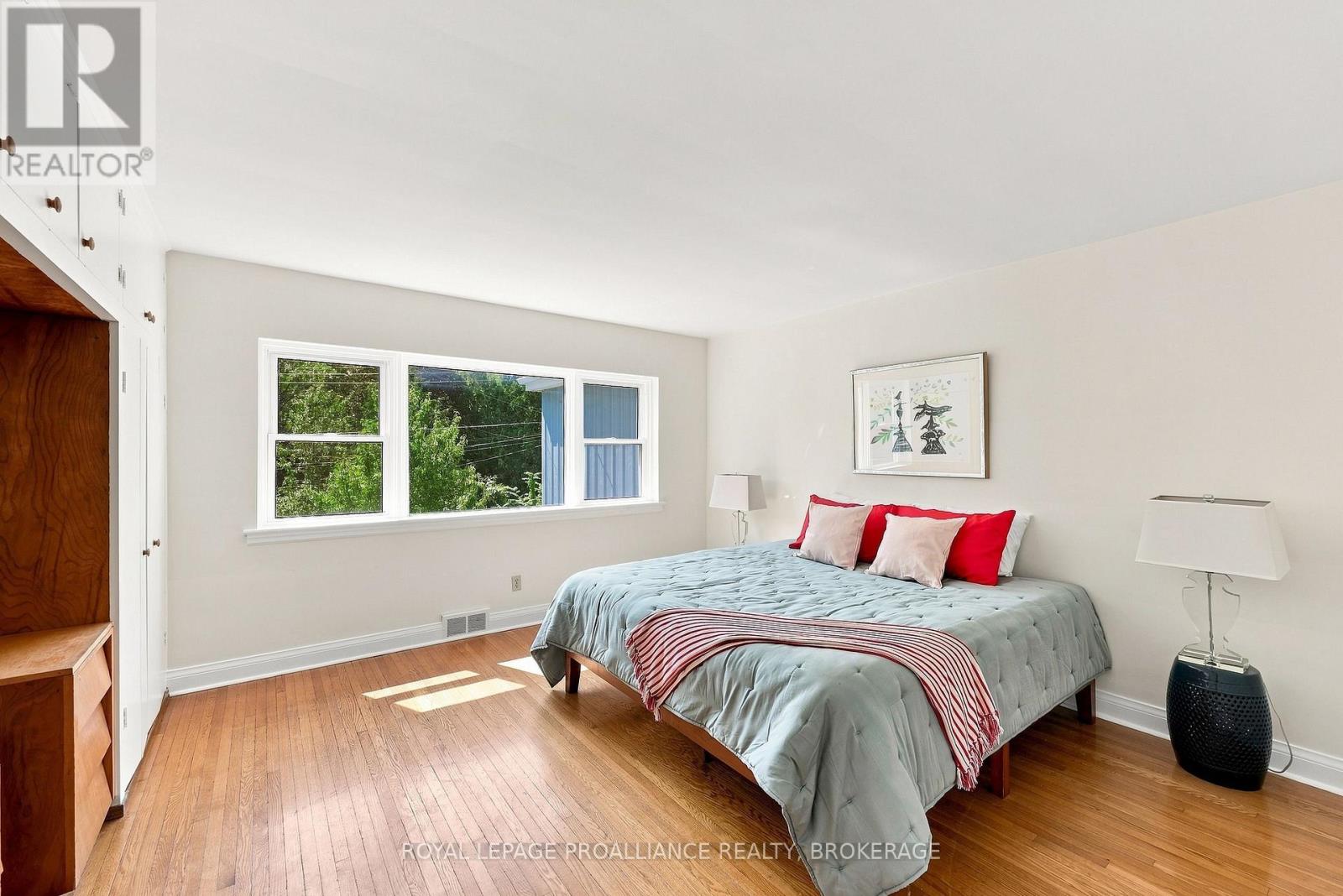6 GRENVILLE CRESCENT - Image 21