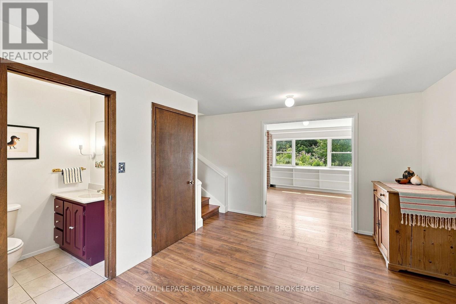 6 GRENVILLE CRESCENT - 25