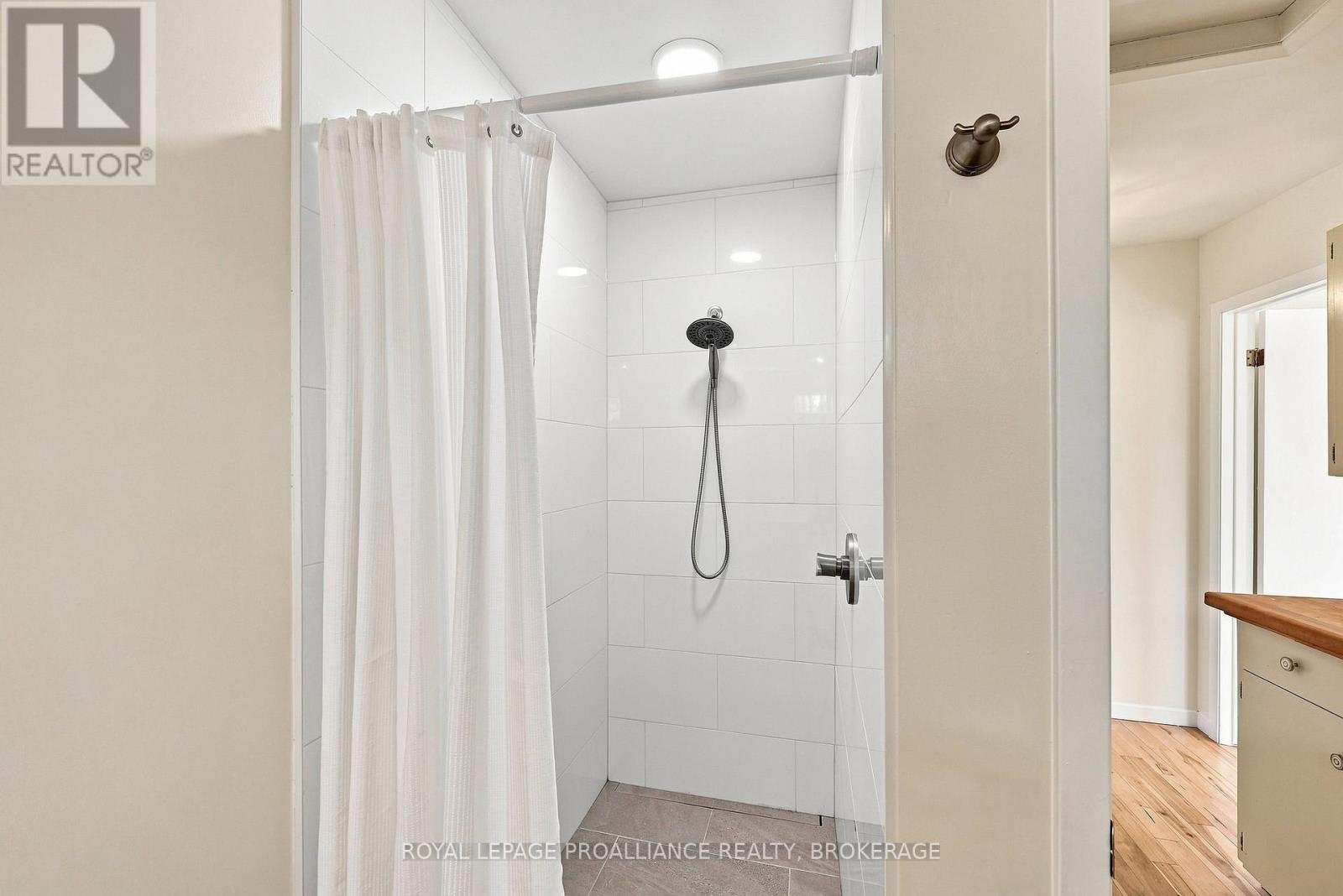 6 GRENVILLE CRESCENT - Image 35