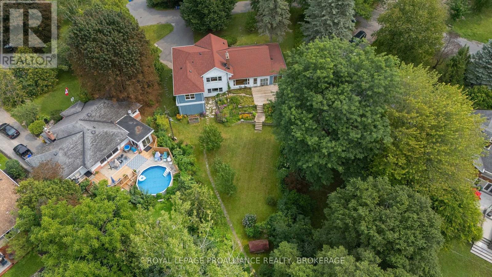 6 GRENVILLE CRESCENT - 40