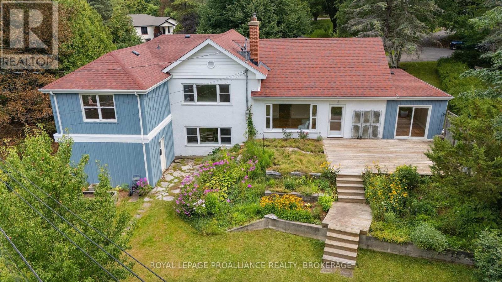 6 GRENVILLE CRESCENT - 45