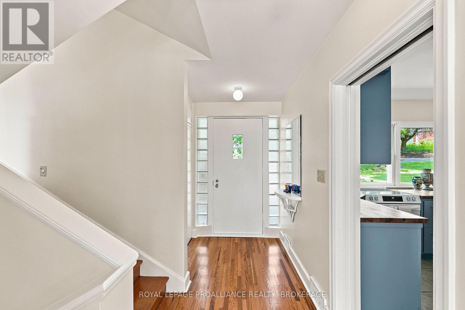 6 GRENVILLE CRESCENT - 6