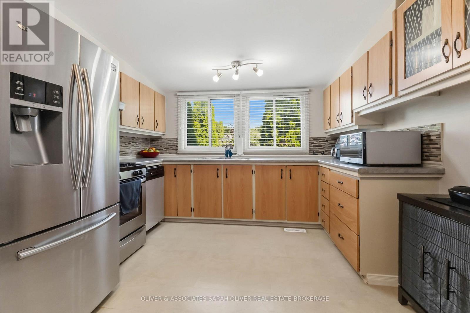 #96 198 SPRINGBANK DRIVE - 11