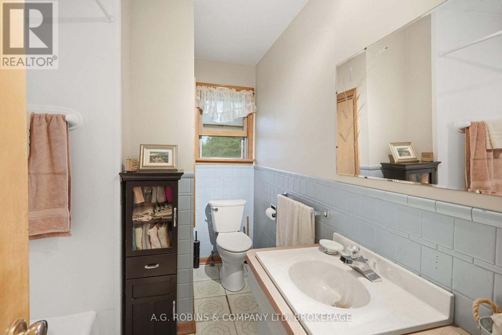 957 RIDGE ROAD - 23