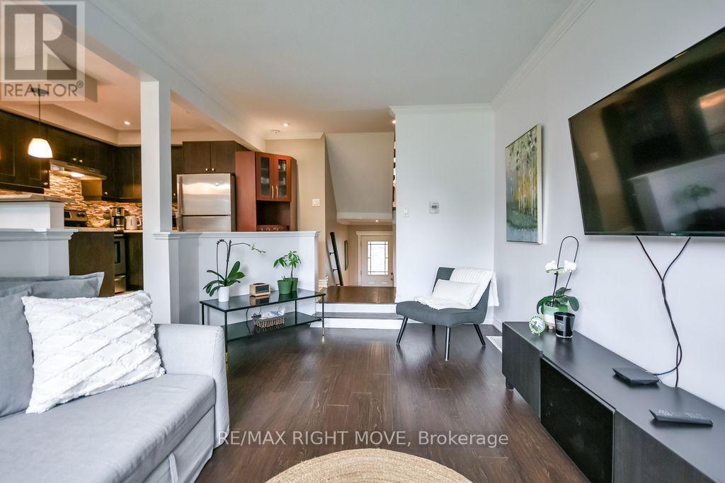 #31 12 LANKIN BOULEVARD - Image 12