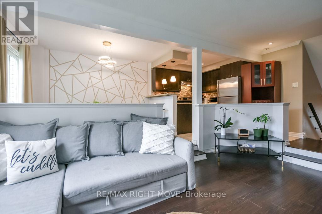 #31 12 LANKIN BOULEVARD - Image 13