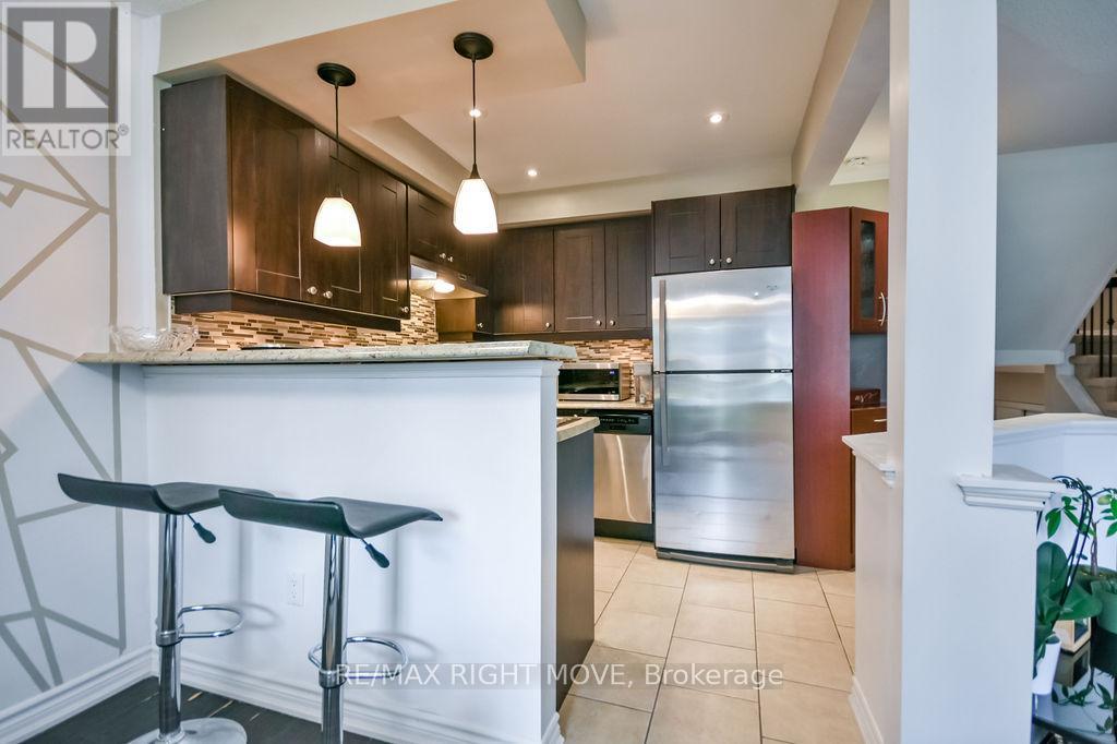 #31 12 LANKIN BOULEVARD - Image 17