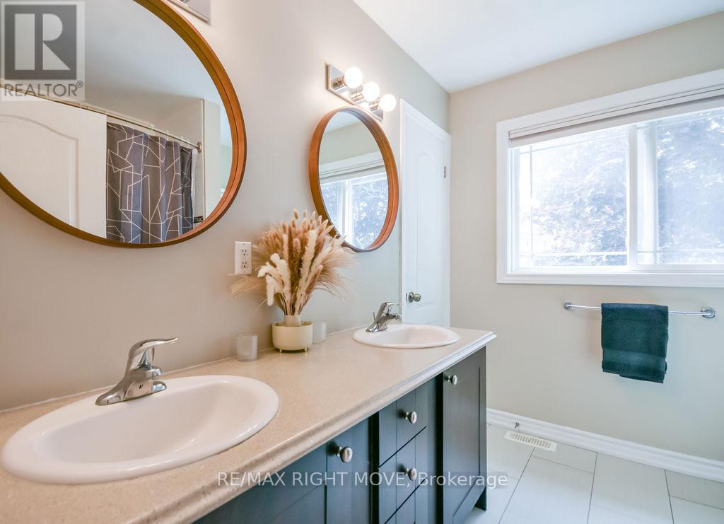 #31 12 LANKIN BOULEVARD - Image 23