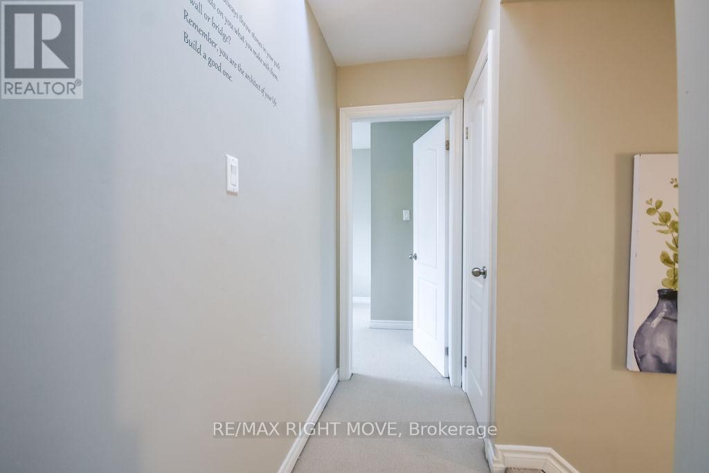 #31 12 LANKIN BOULEVARD - Image 30