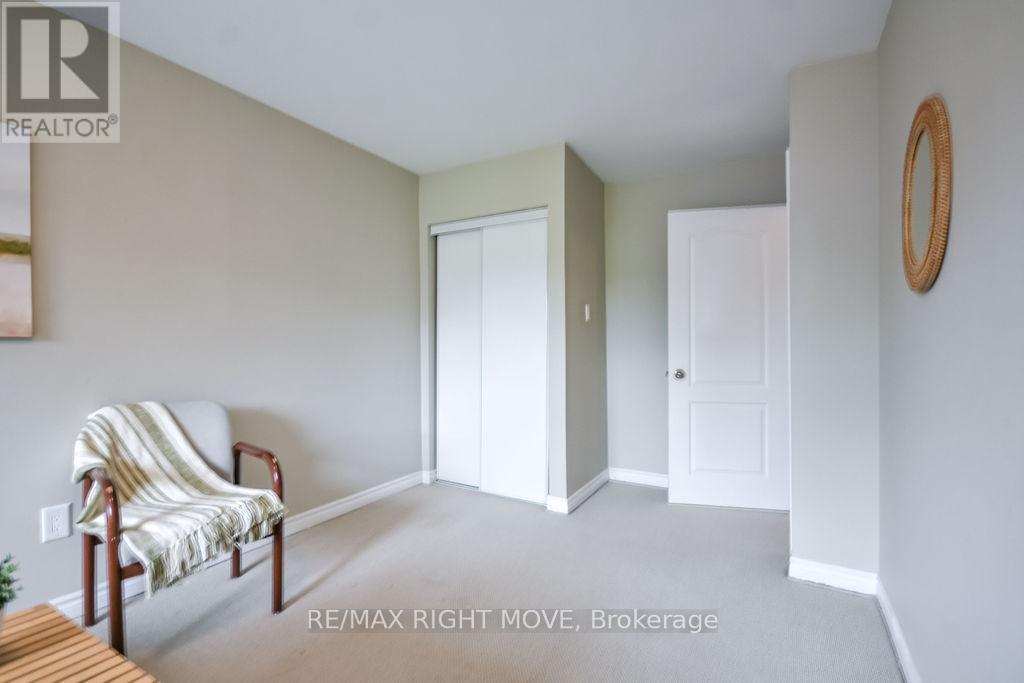#31 12 LANKIN BOULEVARD - Image 33