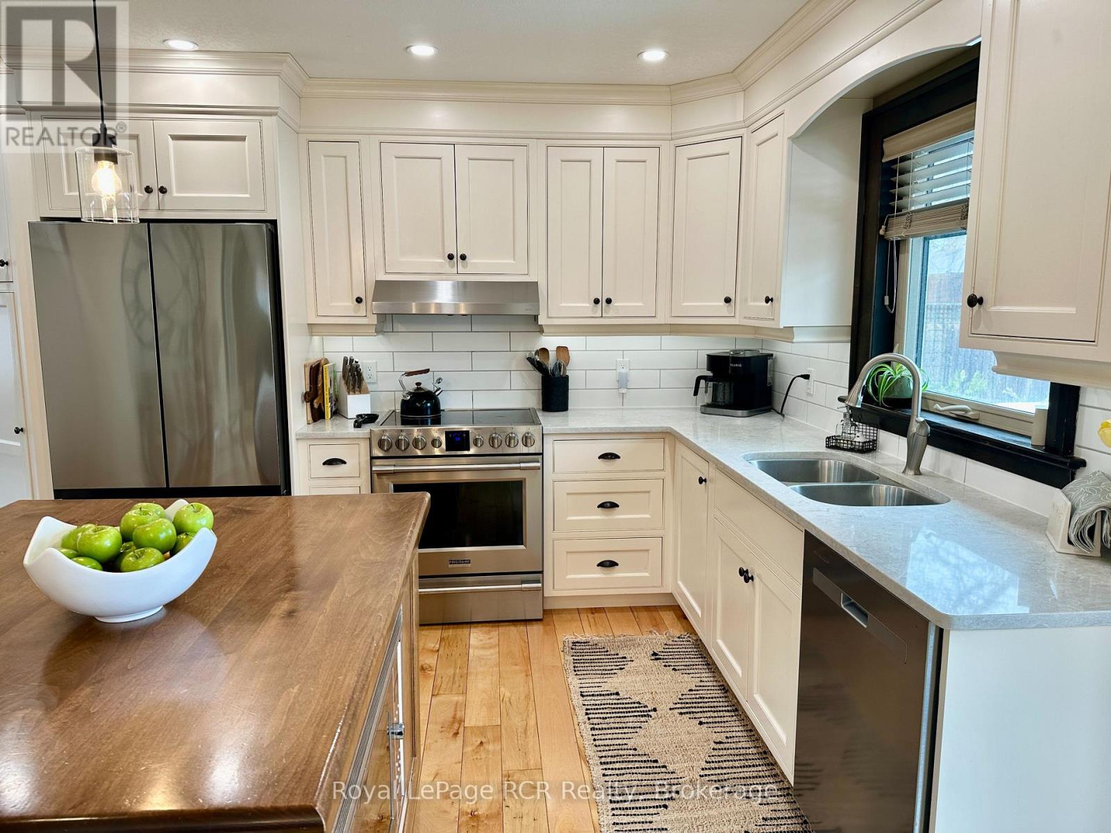 241 4TH STREET CRESCENT - 22